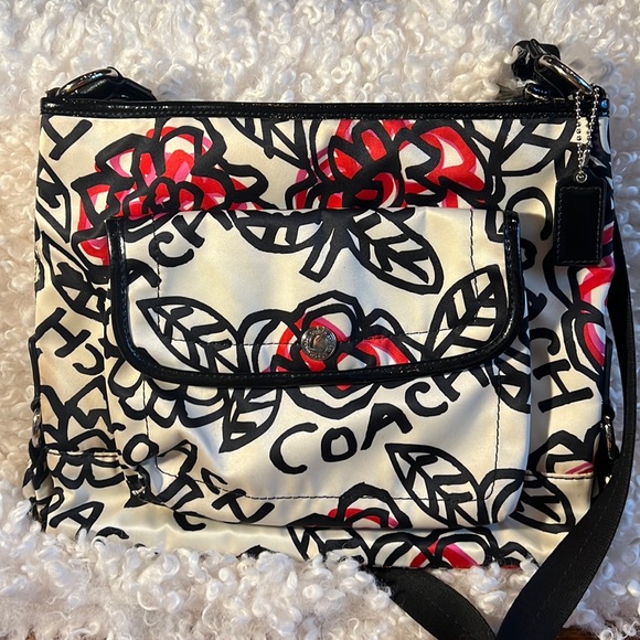 Coach Handbags - Coach Women's Poppy Daisy Graffiti
Crossbody Handbag Medium White/Black
Floral